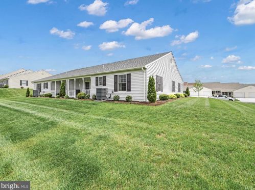 1368 Pleasant View Dr, Spring Grove PA  17362-9205 exterior