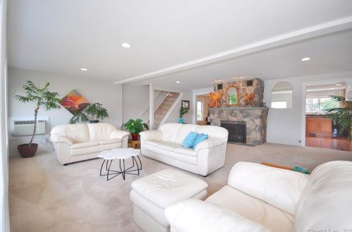 26 Birch St, Waterbury CT  06704-3806 exterior