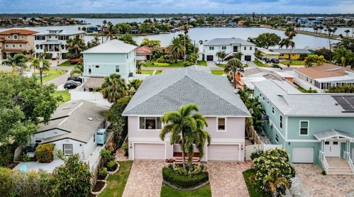 16111 3rd St, Saint Petersburg, FL 33708-1609