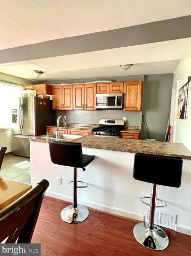 6339 Elmhurst St, Philadelphia PA 19111-5804 exterior