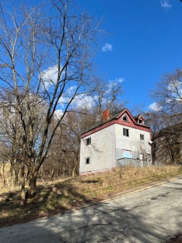 1503 Hill Ave, Pittsburgh, PA 15221-1870