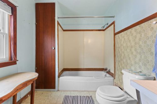 881 Velp Ave, Green Bay WI  54303-3849 exterior