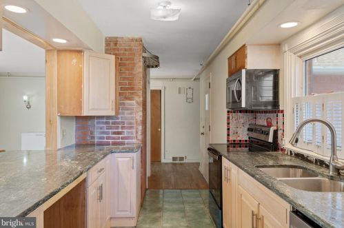 130 Delp Rd, Lancaster PA  17601-3906 exterior