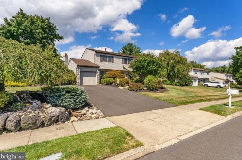 310 Kingsclere Dr, Southampton, PA 18966-3036