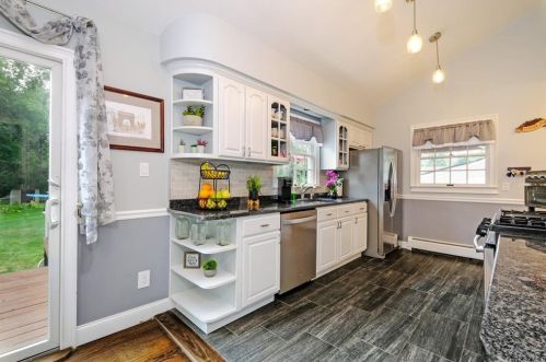 70 Mountain View Rd, Fishkill NY  12524-3209 exterior