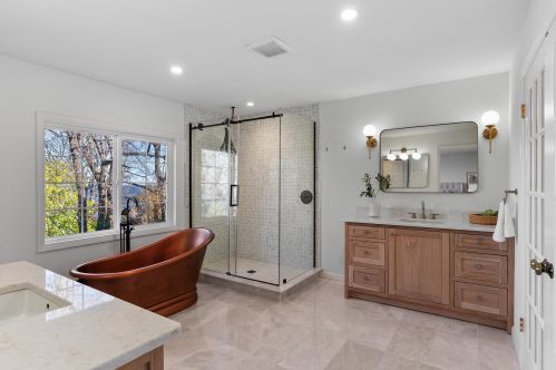 4150 Lake Dr, Milwaukee WI  53211-1719 exterior