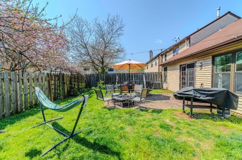 33 Rutledge Ct, East Brunswick NJ  08816-4020 exterior