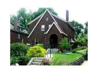 221 Dan Dr, Pittsburgh, PA 15216-1329