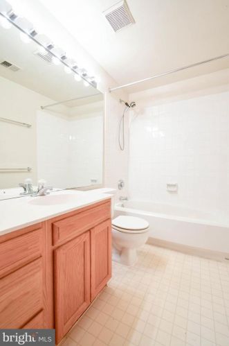 350 Hedgestone Ter, Leesburg VA 20176-4871 exterior