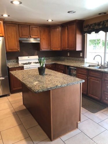 718 Idyllwild Ave, Rialto CA  92376-4816 exterior