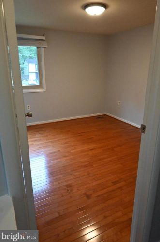 2308 Whitetail Ct, Herndon VA  20191-3018 exterior