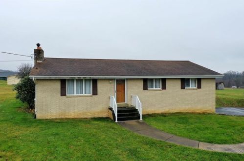 1526 Greensburg Pike, West Newton, PA 15089-3017
