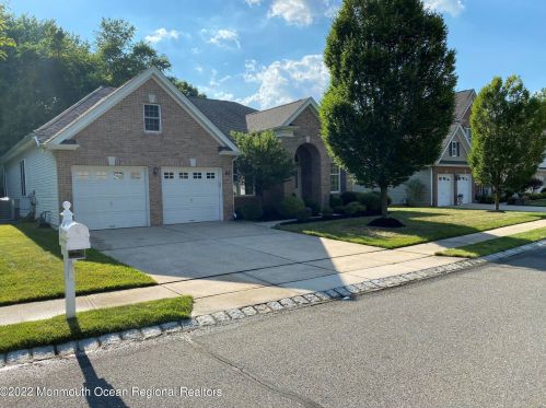 10 Quincy Ct, East Freehold NJ  07728-9251 exterior