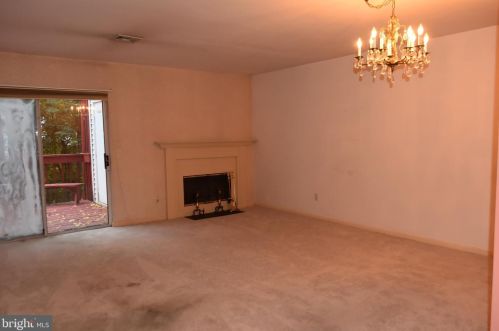 1052 Foxcroft Dr, Camp Hill, PA 17011-1235