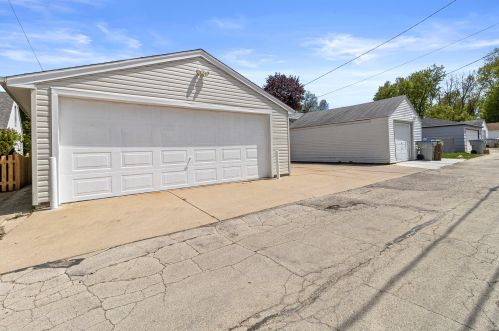3331 Quincy Ave, Milwaukee WI  53207-2721 exterior
