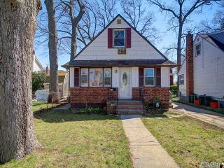 211 Randall Ave, Floral Park, NY 11003-2540