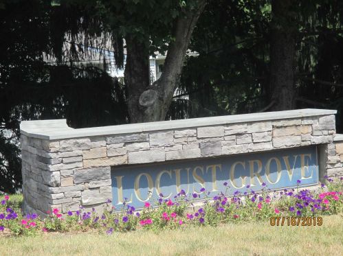 2 Locust Ct, Fishkill NY  12524-2634 exterior