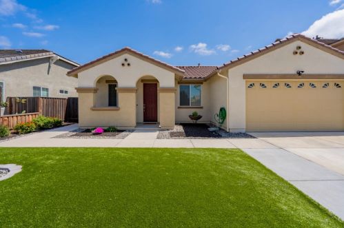 1081 Robert Dr, Hollister, CA 95023