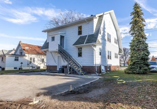 935 Velp Ave, Green Bay, WI 54303-3879