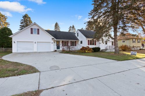 2403 45th St, Two Rivers, WI 54241-1129
