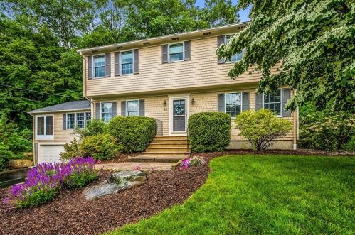 35 Stone Hill Dr, North Kingstown, RI 02852-4643