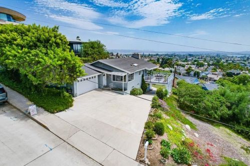 1527 Loring St, San Diego CA  92109-1765 exterior