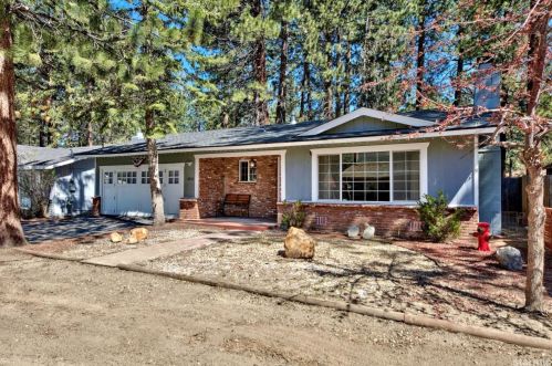 3533 Deer Ln, South Lake Tahoe, CA 96150-8433