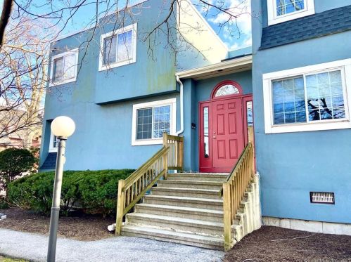 9 Maple Tree Ave, Stamford CT  06906-2251 exterior