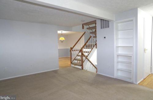 1651 Sierra Woods Dr, Herndon, VA 20194-5608