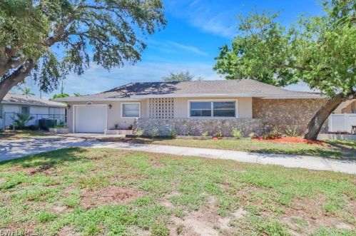 4325 16th Pl, Cape Coral, FL 33904-7430