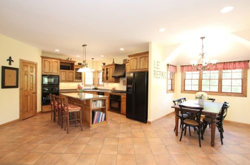2354 Lockhorn Cir, West Bend, WI 53090-1200