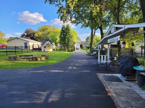 340 Grandview Ave, Zelienople PA  16063-1101 exterior