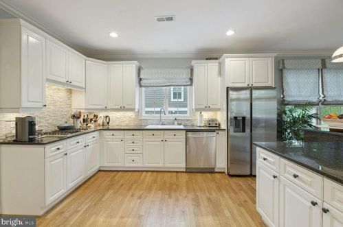 610 Poplar Dr, Falls Church VA  22046-2838 exterior