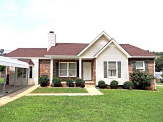 3390 Sweetwater Dr, Clarksville, TN 37042-4556