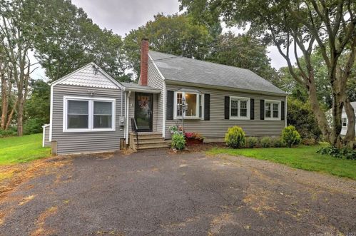 230 Pilgrim Pl, Bridgeport, CT 06610-1340