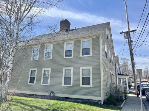 8 Sherman St, Norwich, CT 06360-4110
