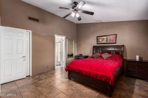 8828 Peck Dr, Glendale AZ  85301-4918 exterior