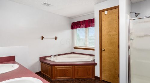 550 Spring Valley Dr, Zanesville OH  43701-0805 exterior