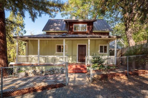 520 Ivy St, Grass Valley, CA 95945-6126