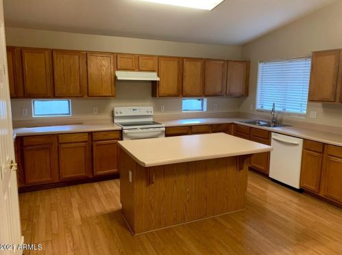 10615 Camino Cir, Mesa, AZ 85207