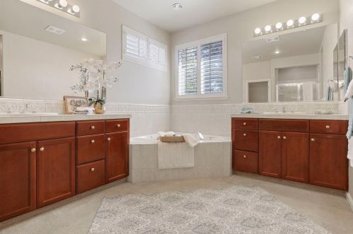 2044 Sugarbowl Way, Lodi CA  95242-4752 exterior