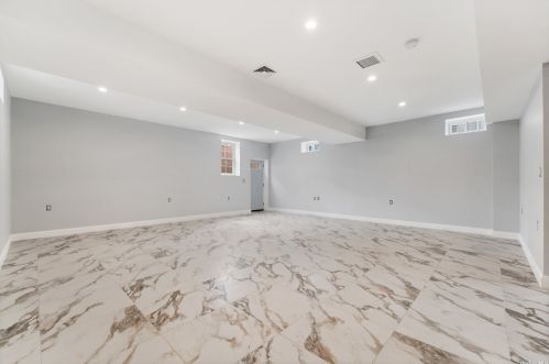 260-14 83rd Ave, Floral Park NY  11004-1604 exterior