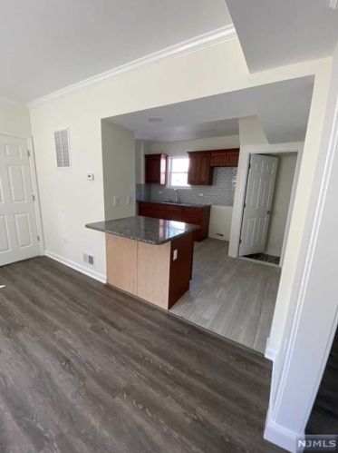 612 Drake Ave, Roselle NJ  07203-2249 exterior