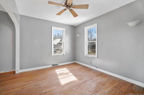 289 Carroll Ave, Bridgeport CT  06607-1801 exterior