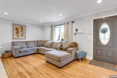 698 Hartwell St, Teaneck, NJ 07666-5311