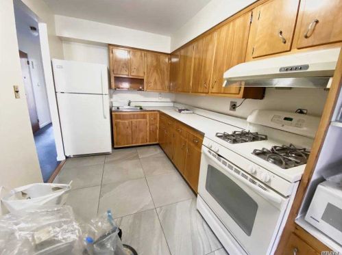22-57 47th St, Long Island City, NY 11105-1202