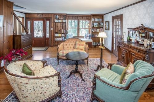 42 King George Rd, Warren NJ  07059-7045 exterior