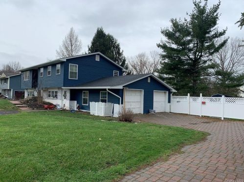 2 Prides Xing, Washingtonville, NY 10992-1011