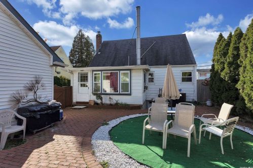 1000 Washington Ave, Westbury NY  11590-5502 exterior