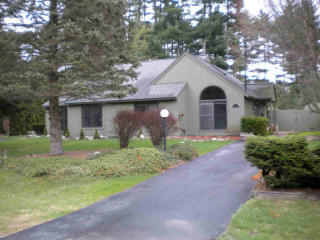 19 Queen Mary Dr, Glens Falls, NY 12804-9153